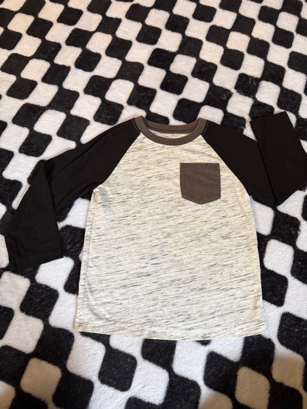 Boys' Long Sleeve Raglan Pocket Tee - Black & Heather Gray